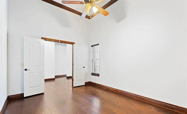 Foto del edificio - Welcome Home! 4 Bedroom + 3 bathroom + 3 c...