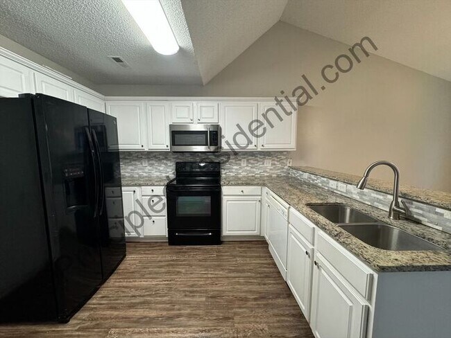 Foto del edificio - Nice 3 bedroom 2 bathroom home in great ne...