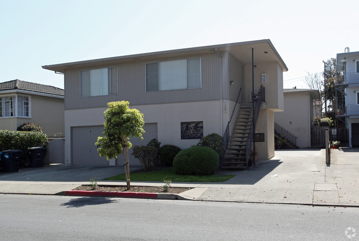 Primary Photo - 1129 Paloma Ave