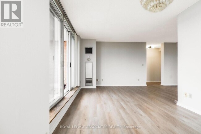 Photo du bâtiment - 400-1400 McLevin Ave