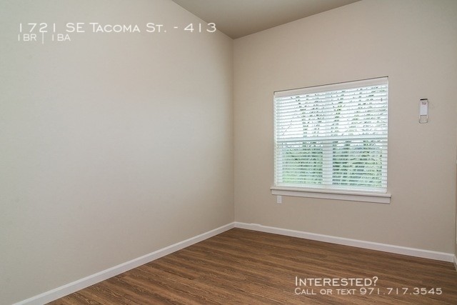 Building Photo - Modern, Excellent Location, Move in Special!