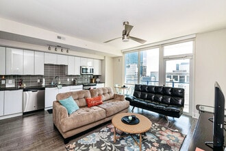 Building Photo - 225 S Poplar St