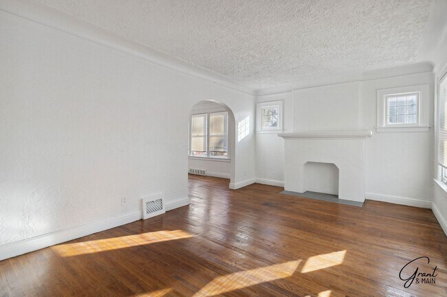 Foto del edificio - 4 Bedroom 2 Bath $1700