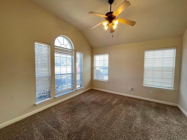 Foto del edificio - 3664 Fossilwood Way