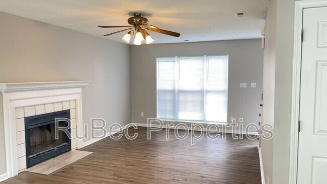 Foto del edificio - 8227 Vermilion Dr