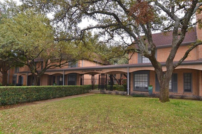 Building Photo - 7830 Meadow Park Dr