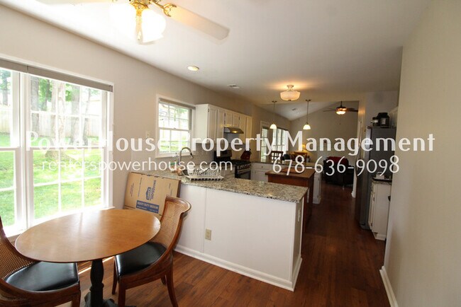 Building Photo - 220 Red Oak Ln