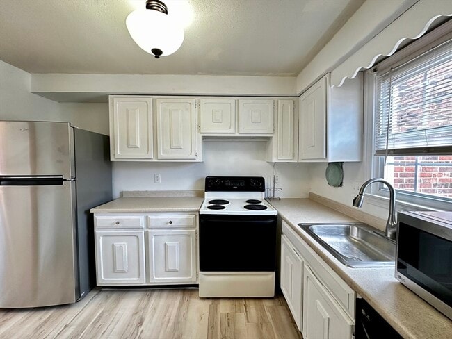 Foto del edificio - 540 Granby Rd