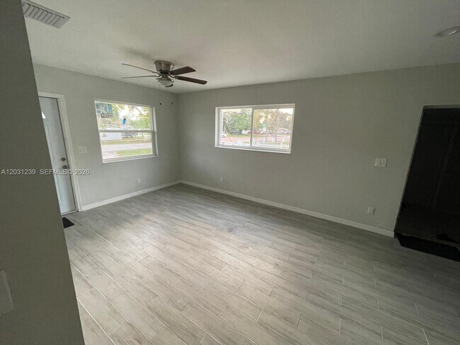 Foto del edificio - 3921 SW 31st Dr