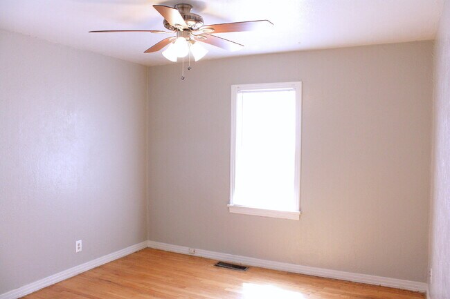 Building Photo - House Located Near Maxey Park, Medical Dis...