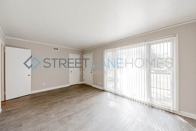 Building Photo - HOLIDAY SPECIAL! SIGN A LEASE BY NOVEMBER ...