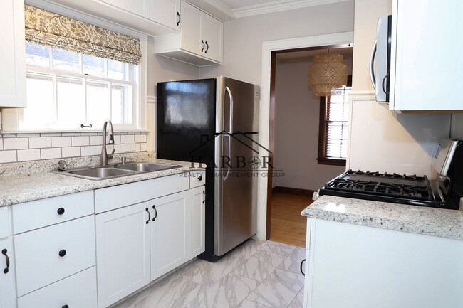 Building Photo - 3 Bedroom Single Family Home in SE Rochester