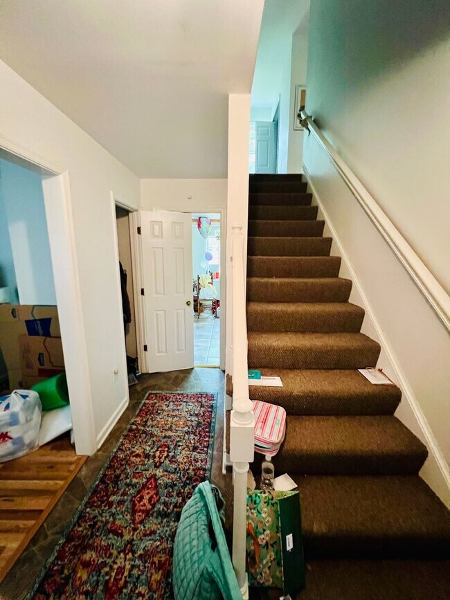 Building Photo - Charming 4-Bedroom Home with Ample Space and Modern Amenities