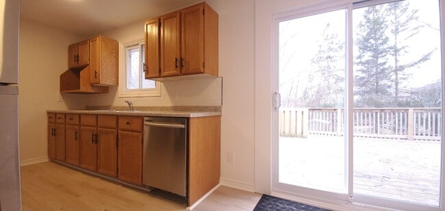 Building Photo - 194 Reid St