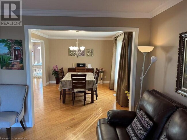 Photo du bâtiment - 805 Birchmount Dr