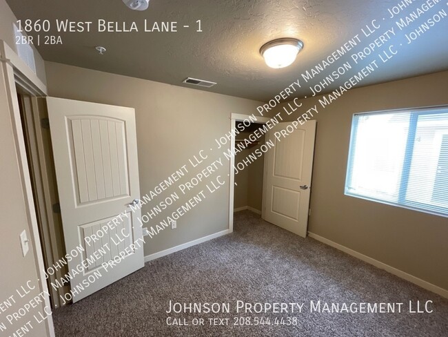 Building Photo - 1860 W Bella Ln