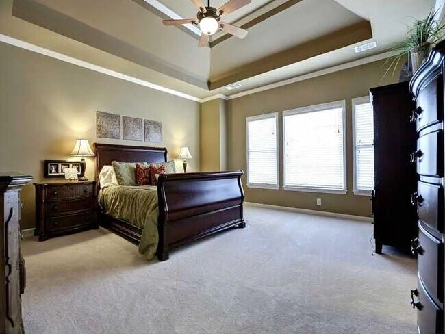 Building Photo - 5 Bedroom Single Family Home in Mableton