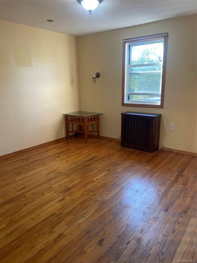 Foto del edificio - 47-28 204th St