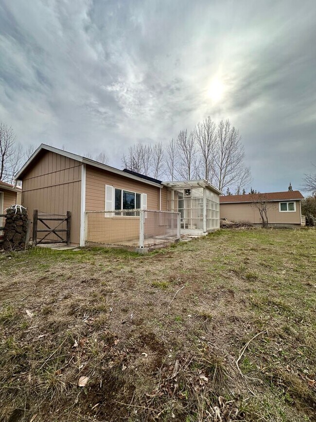 Building Photo - 333 SW 35th St