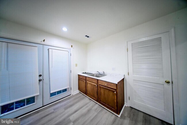 Foto del edificio - 3308 Heidi Ln