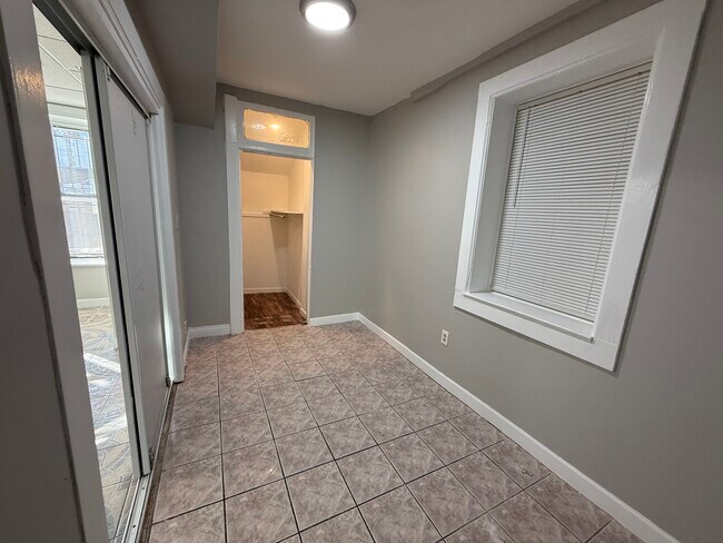 Foto del edificio - 2139 S Western Ave