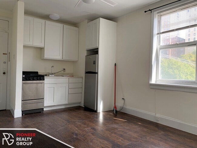 Building Photo - 2119 N Sedgwick St