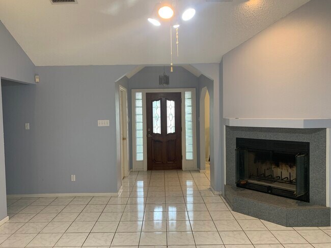 Foto del edificio - 5523 Timber Trace St