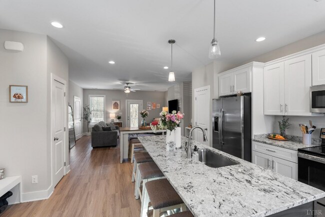 Building Photo - 32 English Commons Dr