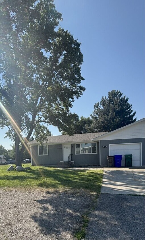 Foto principal - 14206-14206 E 3rd Ave