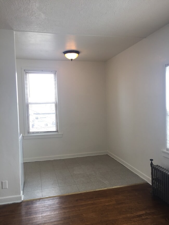 217 Washington St Unit 0305, Waukegan, IL 60085 Room for Rent in