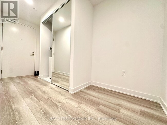 Building Photo - 238 Simcoe St