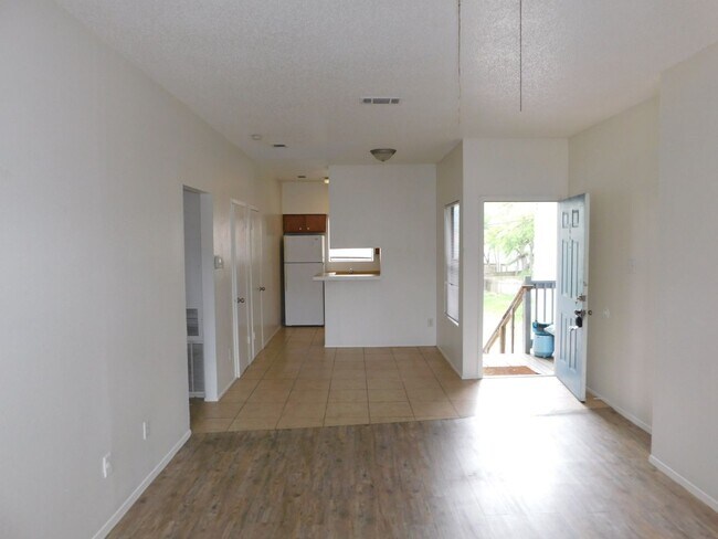 Building Photo - 2509 W Slaughter Ln