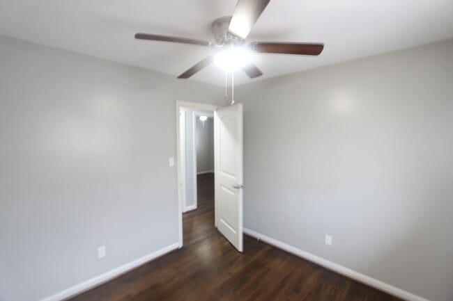 Building Photo - 4BR 1BA - Cute and Classic Charmer!!