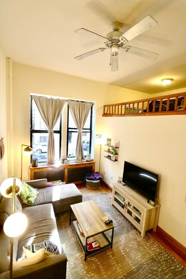 Building Photo - 273 W 73rd St