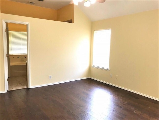 Foto del edificio - 3400 Jack Atkins Ct