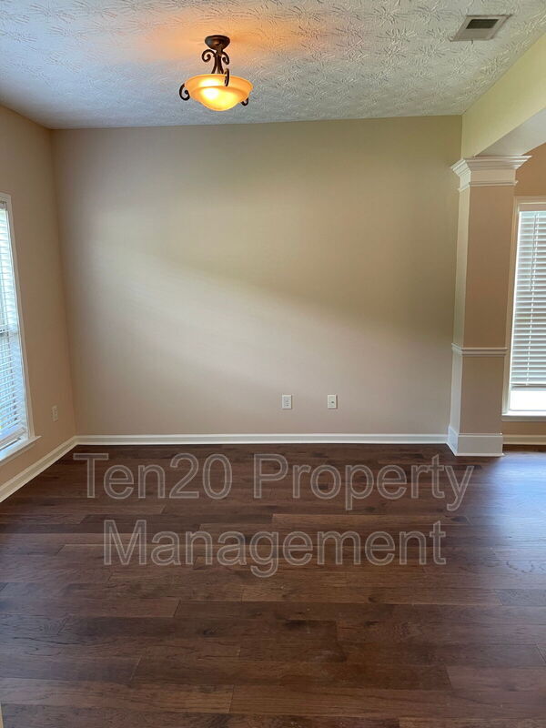 Foto del edificio - 8039 Santee Ct