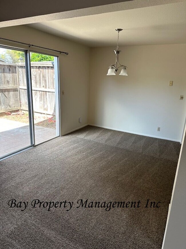 Building Photo - Charming 3-Bedroom Townhouse in Los Olivos...
