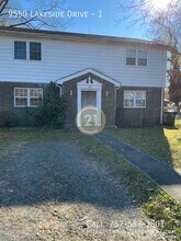 Building Photo - 9550 Lakeside Dr