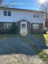 Building Photo - 9550 Lakeside Dr