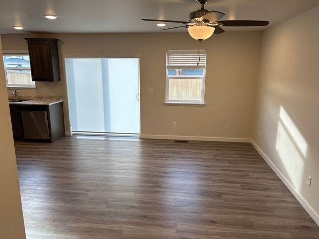 Building Photo - 701 13th St