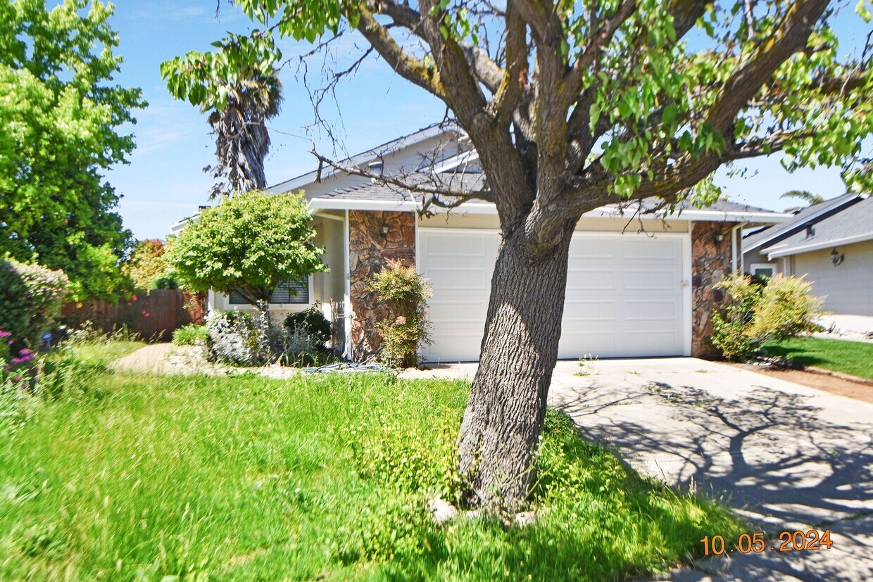Primary Photo - Great neighborhood home in a cul-de-sac!