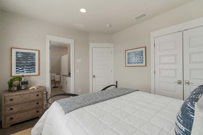 Building Photo - 374 Gulfview Cir