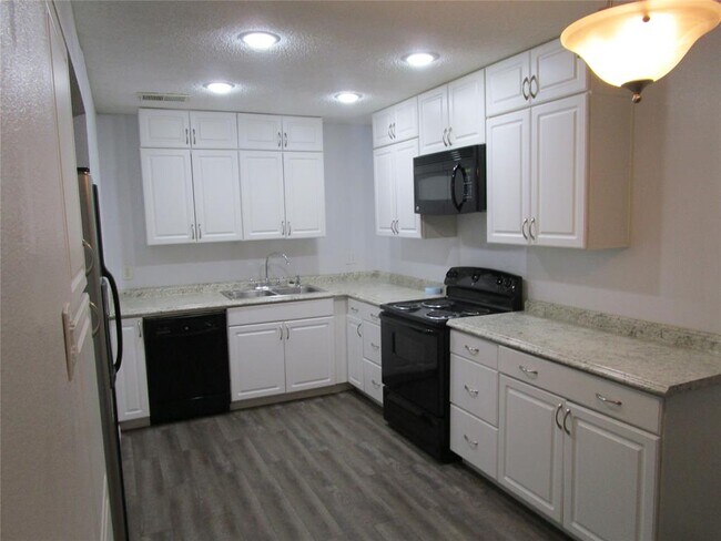 Foto del edificio - 5703 Harvest Hill Rd