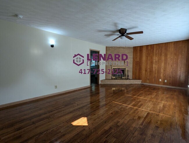 Building Photo - Beautiful 3 Bedroom House With Large Yard!