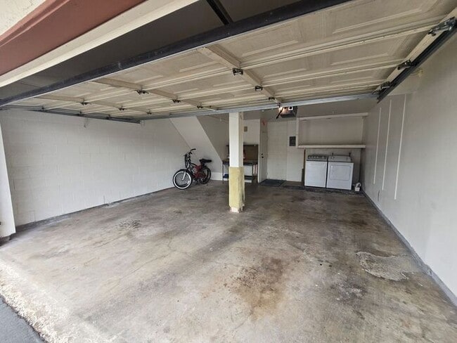 Foto del edificio - Spacious 2BD/2.5BA Town Home near Universi...