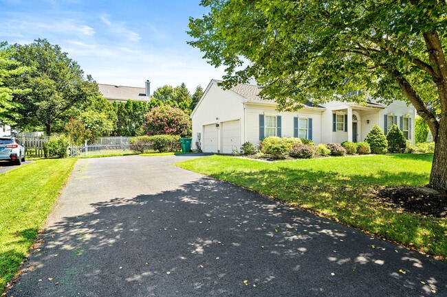 Building Photo - 412 Denow Rd