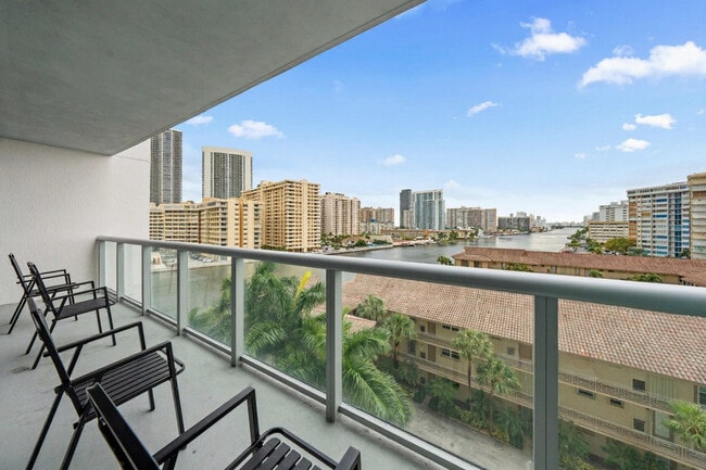 Foto del edificio - 2602 E Hallandale Beach Blvd