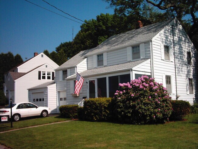 207 Sunflower Ave., Stratford, CT 06614 Frente - 207 Sunflower Ave