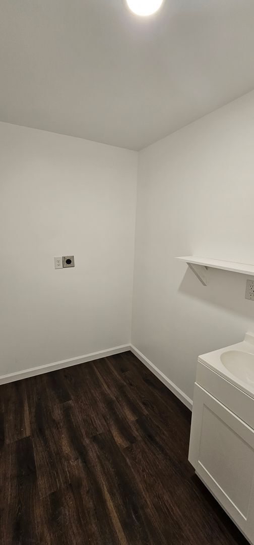 Foto del edificio - Renovated 4 bedroom with full unfinished basement