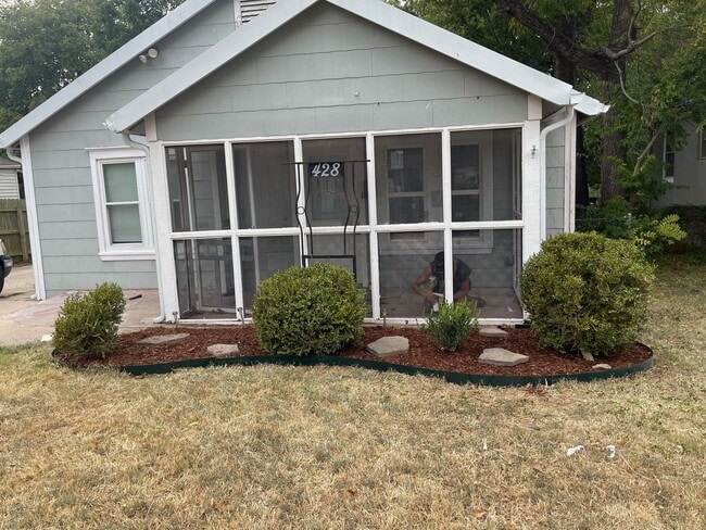 Building Photo - Remodeled Adorable Midtown Bungalow!